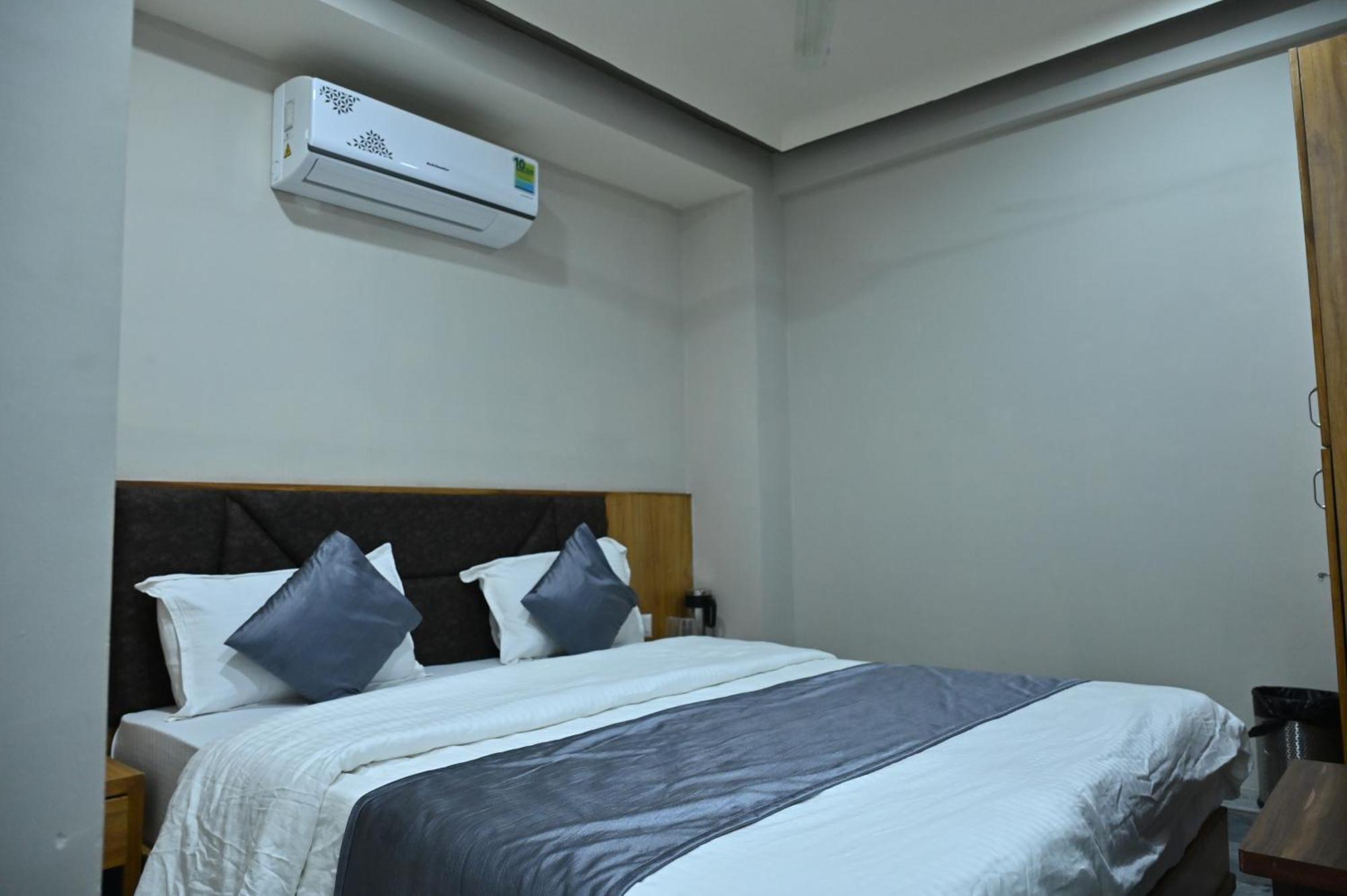 Hotel Sury Villa Ahmedabad Exterior photo