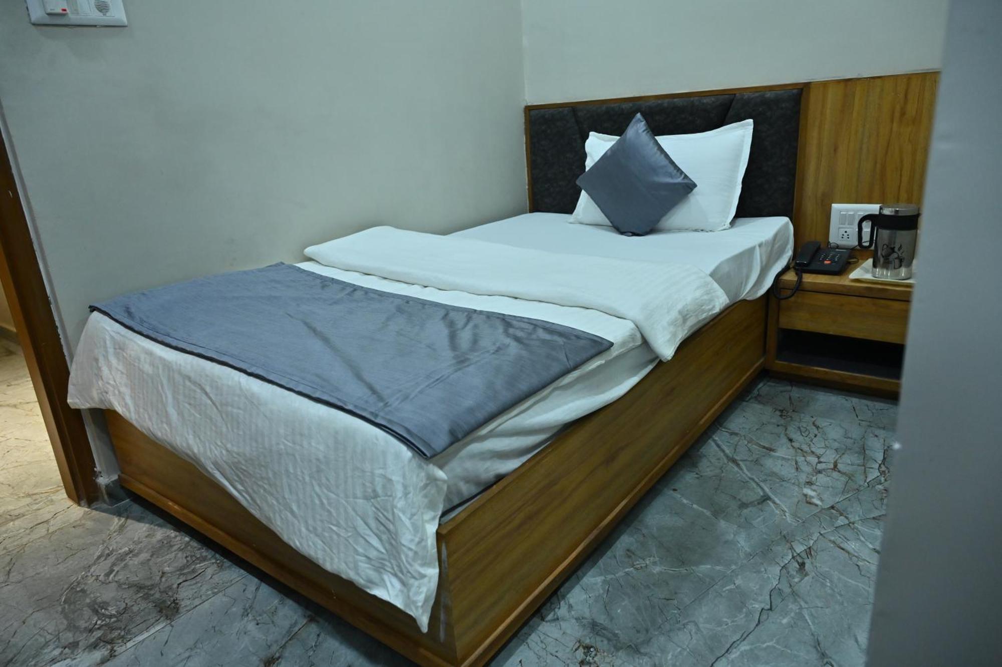 Hotel Sury Villa Ahmedabad Exterior photo