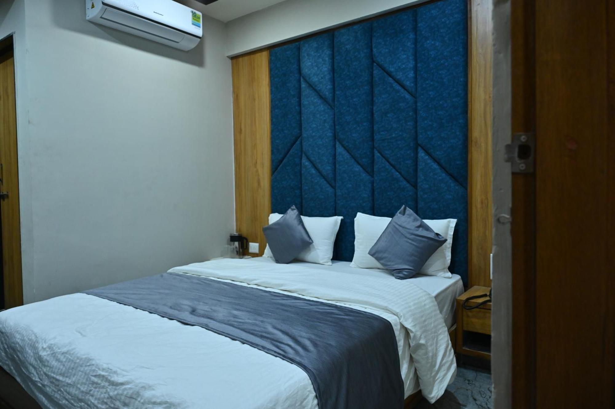 Hotel Sury Villa Ahmedabad Exterior photo