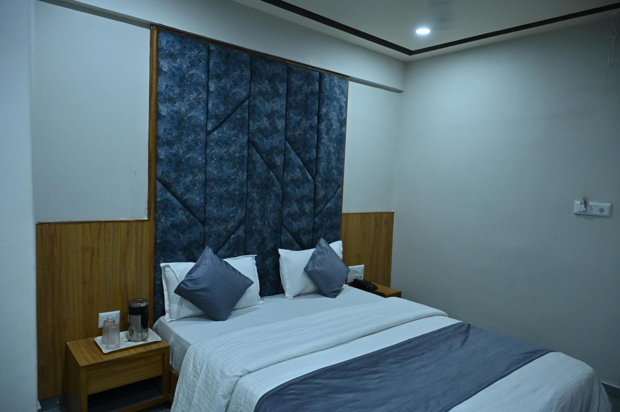 Hotel Sury Villa Ahmedabad Exterior photo