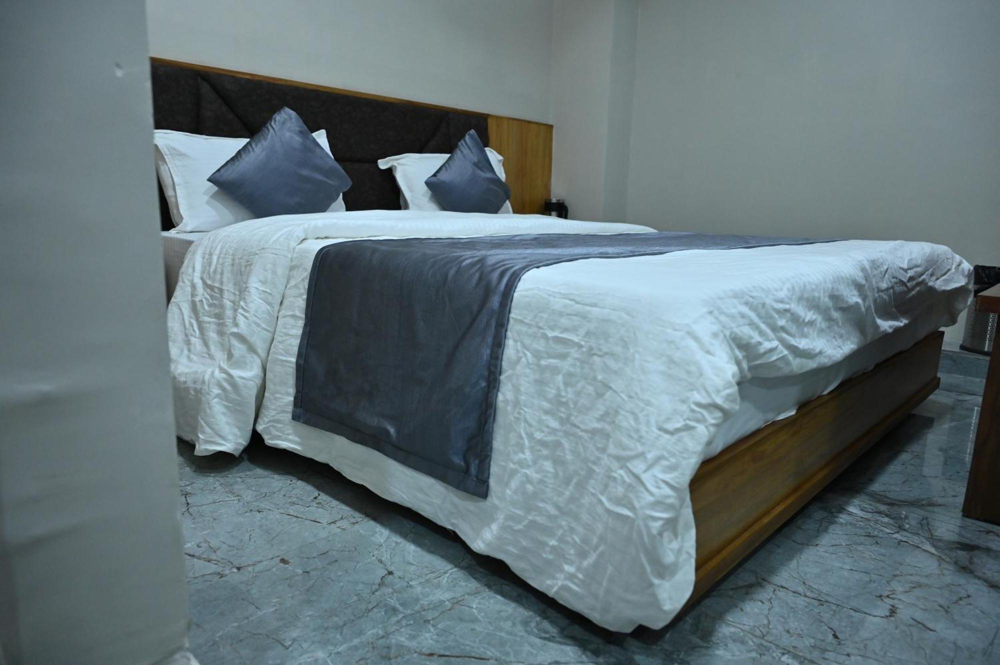 Hotel Sury Villa Ahmedabad Exterior photo