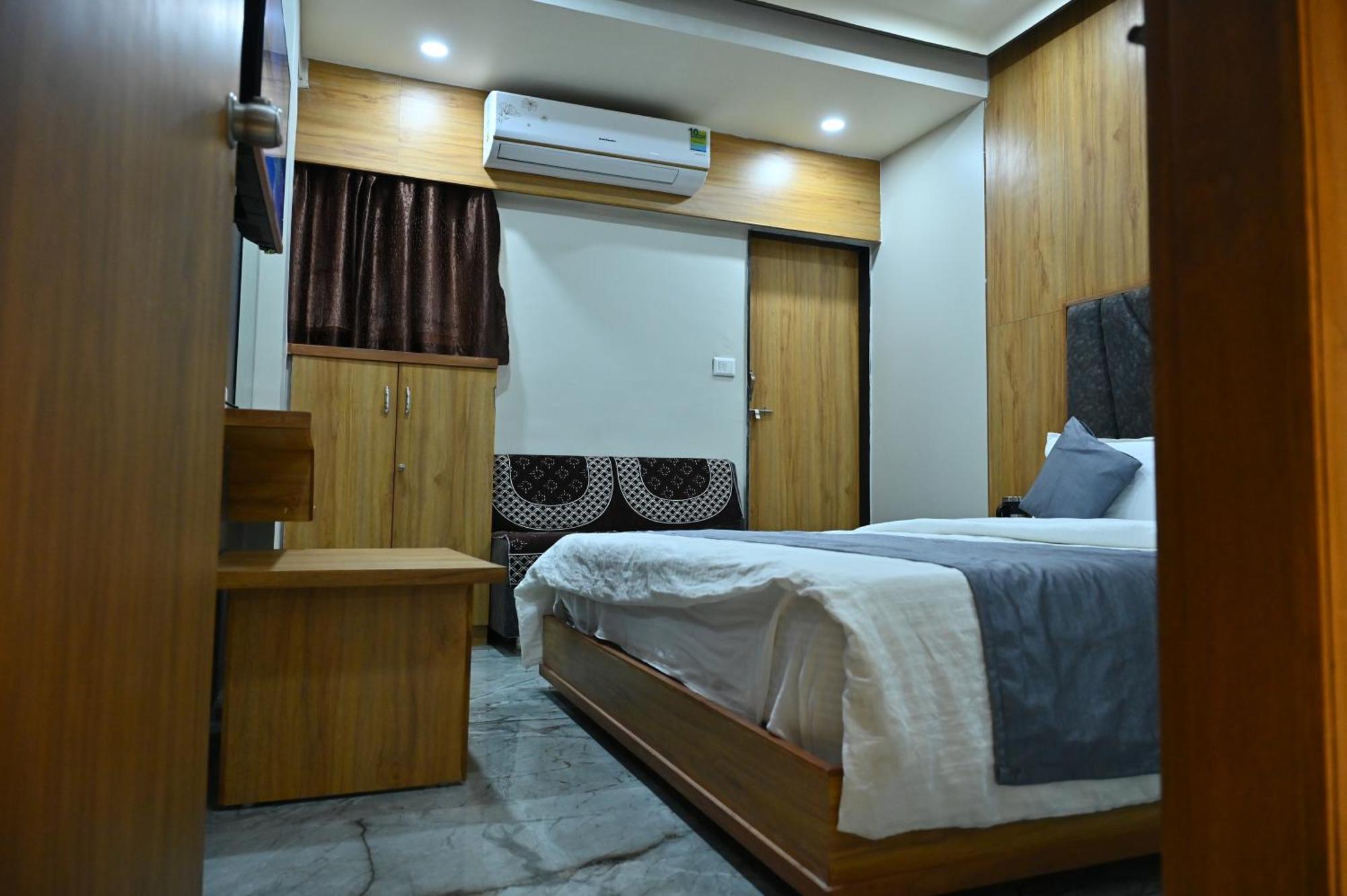 Hotel Sury Villa Ahmedabad Exterior photo